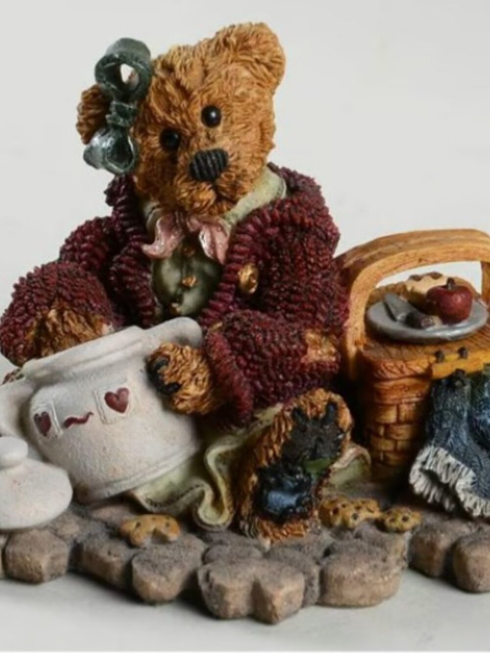 Velma Q. Berriweather - the Cookie Queen 01996-41 - Bearstone Collection BOXED